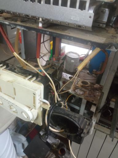 عکس تعمیر پکیج آبگرمکن و کولر گازی
