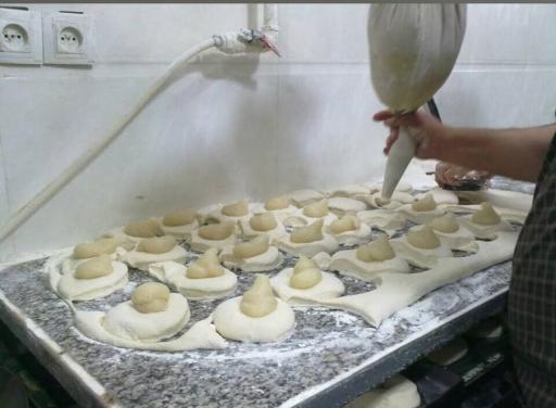 عکس نان و پیراشکی کرمی