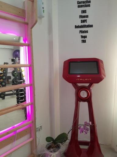 عکس مرکز حرکات اصلاحی و باشگاه سترن ملیکا پاشایی