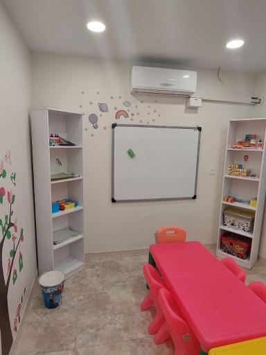 عکس آموزشگاه زبان کودکان پارمیس