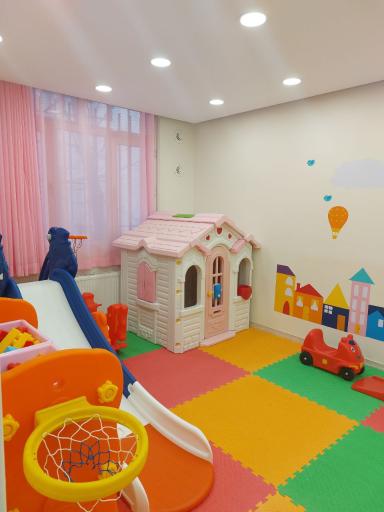 عکس آموزشگاه زبان کودکان پارمیس