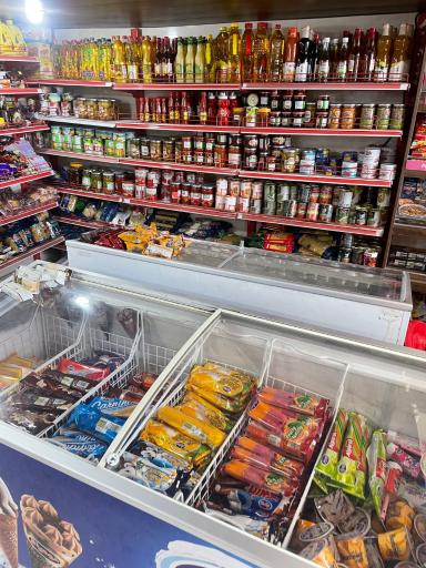 عکس فروشگاه مواد غذایی صادقی