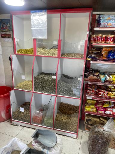 عکس فروشگاه مواد غذایی صادقی