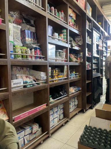 عکس فروشگاه مواد غذایی صادقی