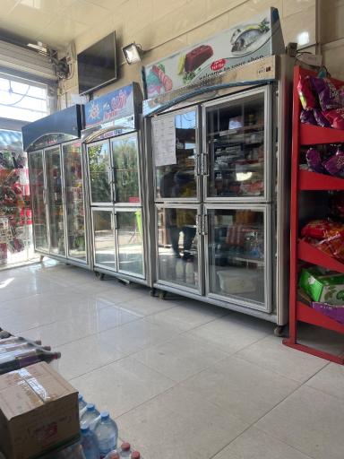 عکس فروشگاه مواد غذایی صادقی