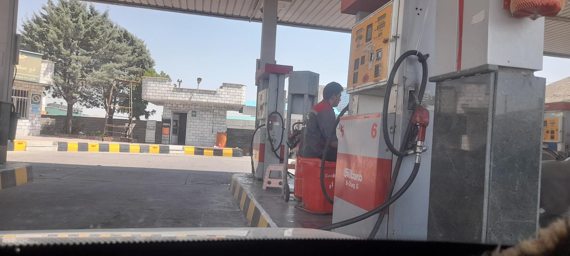 عکس پمپ بنزین شماره یک خسروشاه