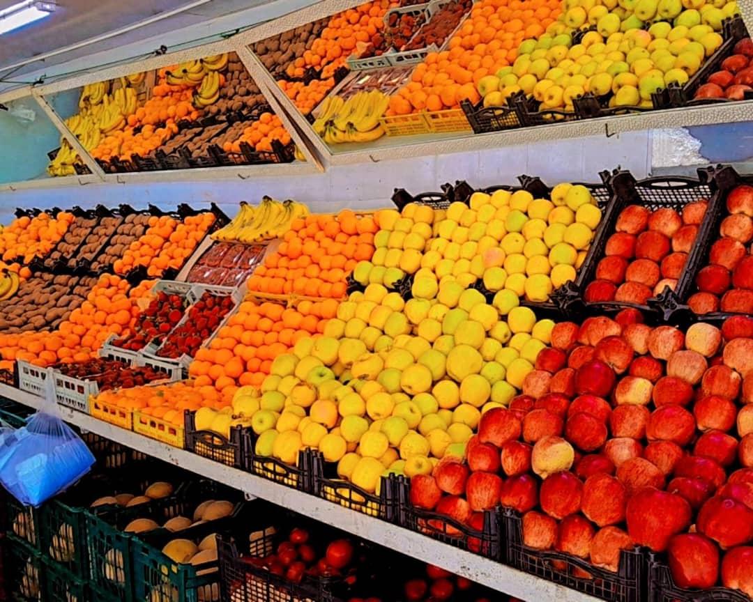 عکس میوه فروشی صادق