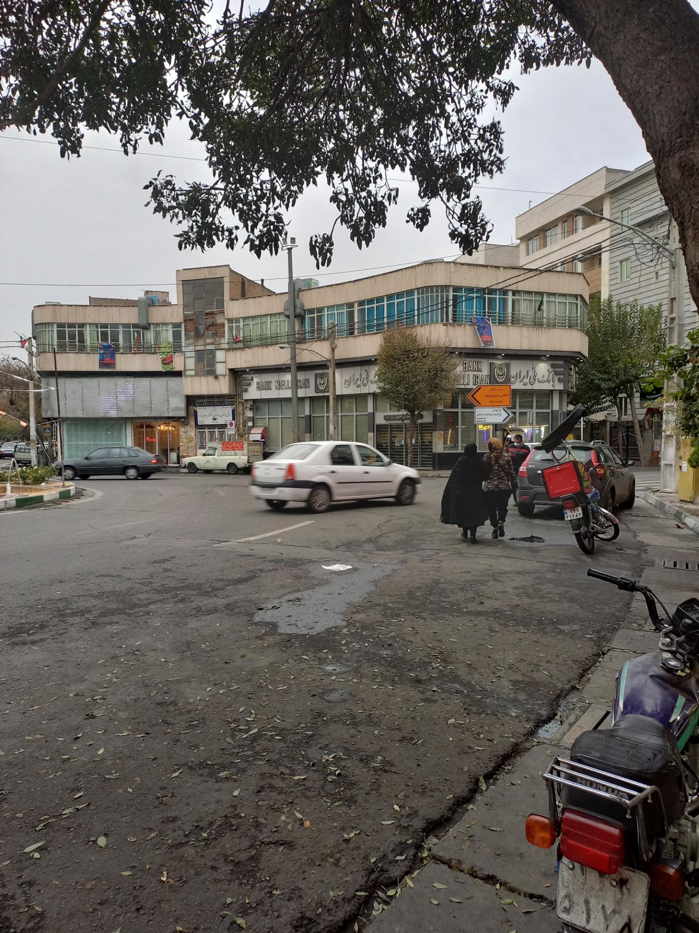 عکس بانک ملی ایران شعبه گلچین