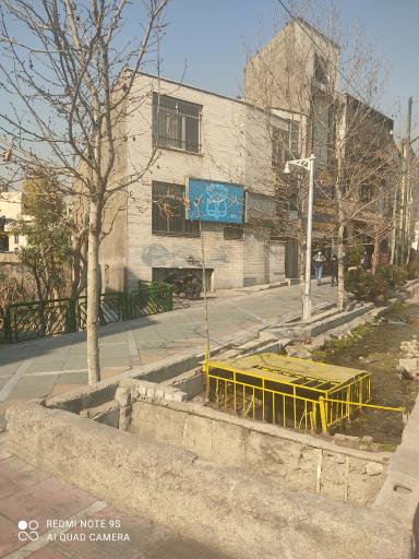 ولیعصر، تختی روبرو پارک ساعی