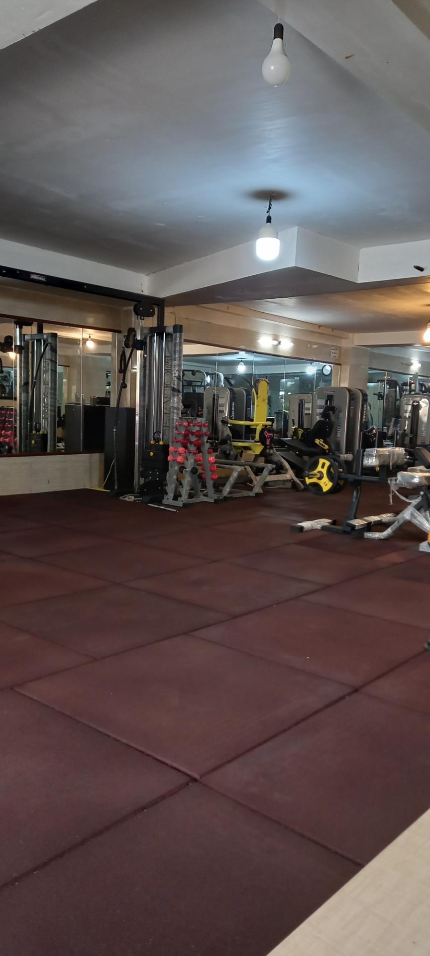 عکس باشگاه بدن سازی قهرمانان پاکدشت علی کردی 