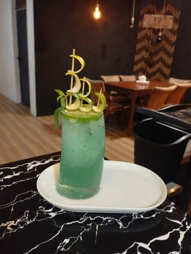 عکس کافه فست فود ماکاندو