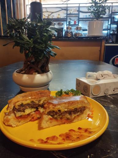 عکس کافه فست فود ماکاندو