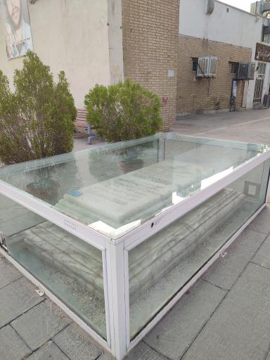 عکس مزار مرحوم آیت الله طاهری ره