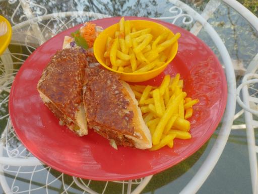 عکس کافه فست فود ماکاندو