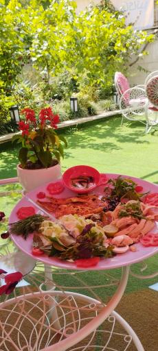 عکس کافه فست فود ماکاندو