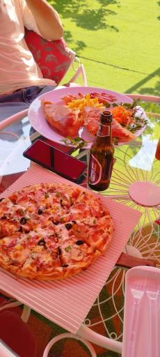 عکس کافه فست فود ماکاندو