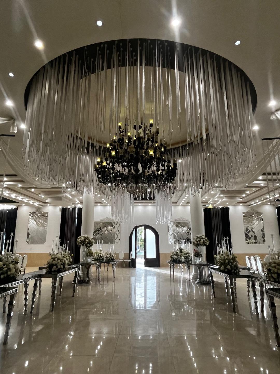 عکس باغ عمارت ارغوان