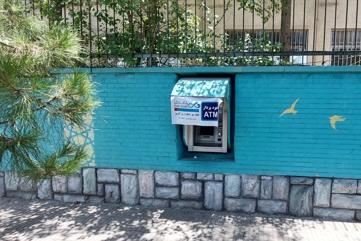 عکس خودپرداز بانک دی