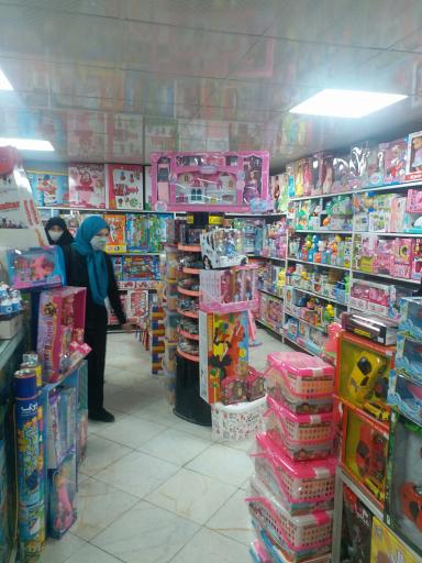 عکس لوازم آرایشی و بهداشتی کادویی هدیه سبز