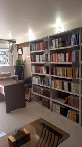 عکس کتابفروشی انتشارات نجم کبری
