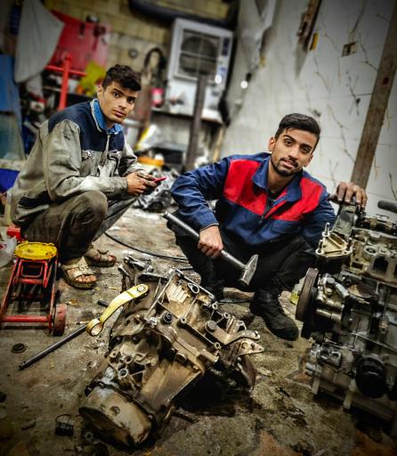 عکس تعمیرگاه مکانیکی و جلوبندی مدرن