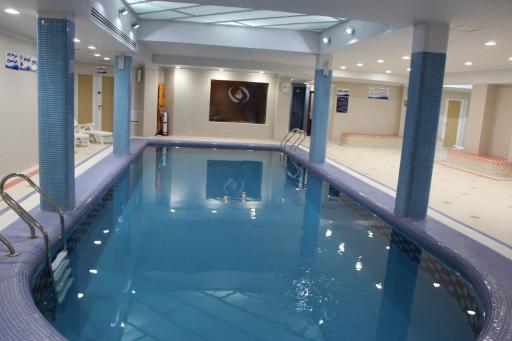 عکس استخر زائر سرای نفت مشهد