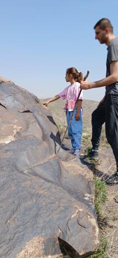 عکس سنگ نگاره شلنگرد