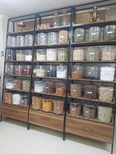 عکس فروشگاه مواد غذایی خانواده