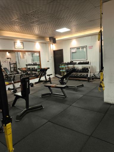 عکس باشگاه بدنسازی آترون