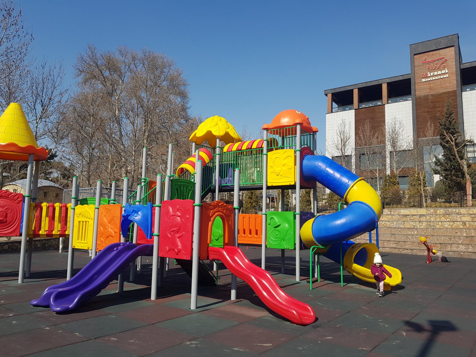 عکس زمین بازی کودکان