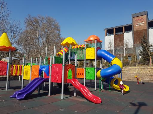 عکس زمین بازی کودکان