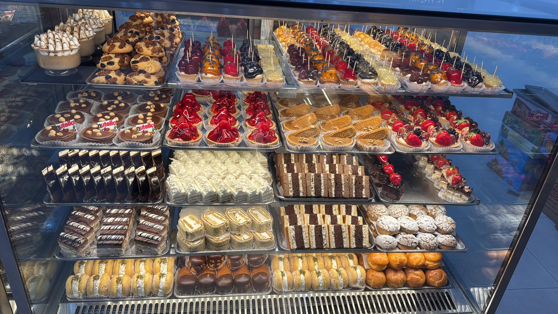 عکس کافه شیرینی ونک