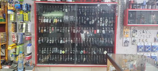 عکس کلید سازی و ریموت و دزدگیر دادگر