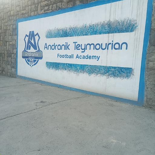عکس مدرسه فوتبال آندرانیک تیموریان