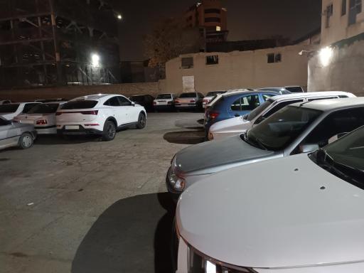 عکس پارکینگ شبانه روزی مقدم