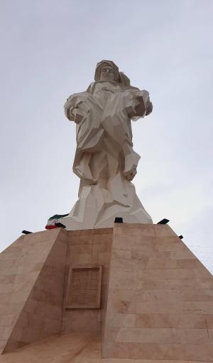 عکس مجسمه مقاومت کردستان