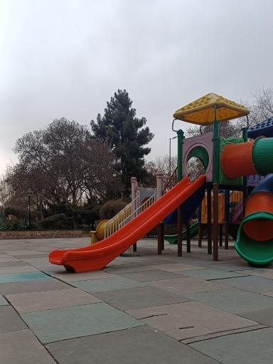 عکس زمین بازی یاس