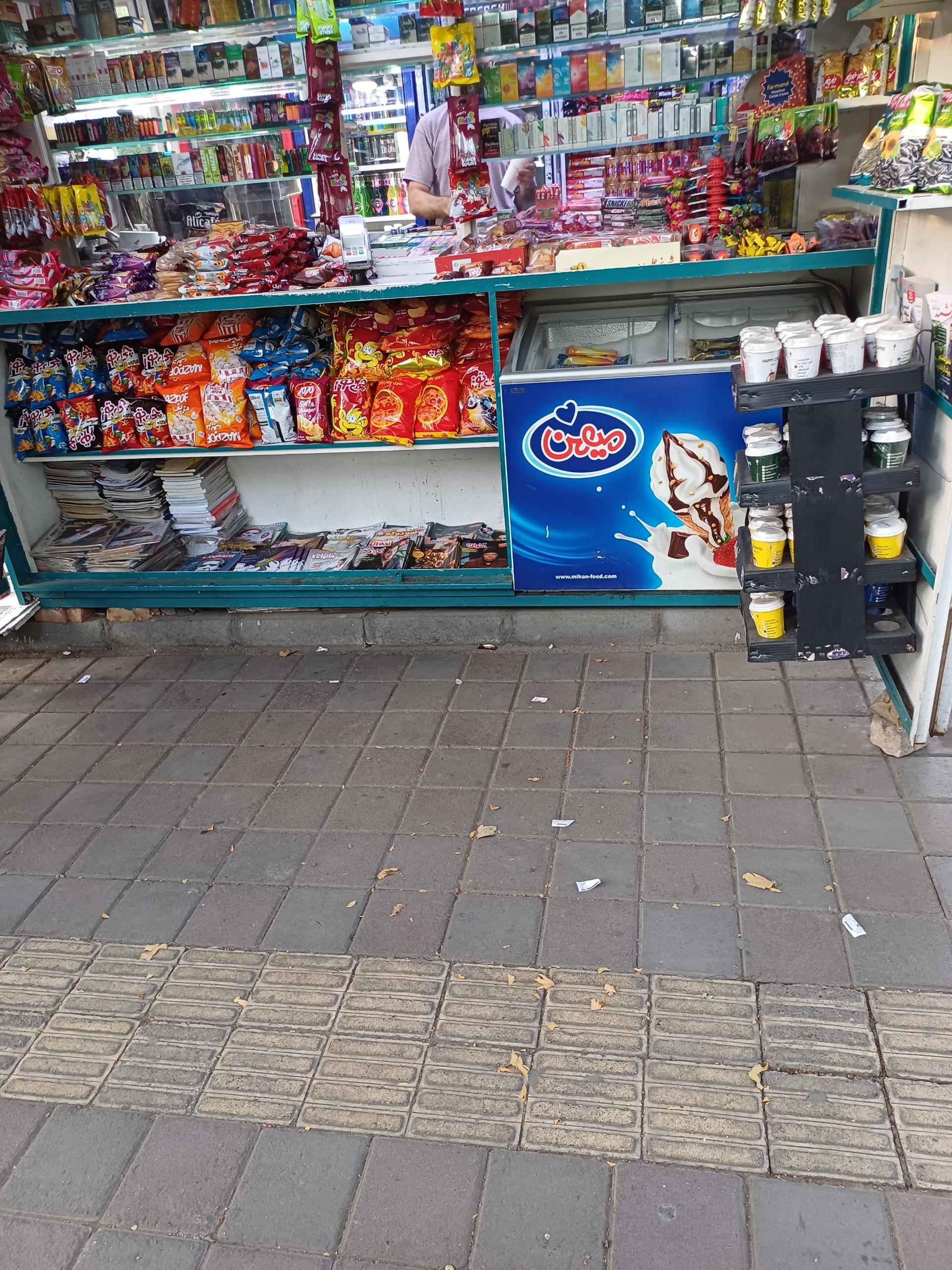 عکس دکه روزنامه فروشی