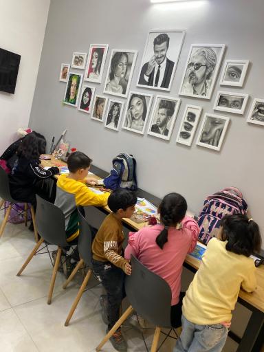 عکس گالری نقاشی مینل