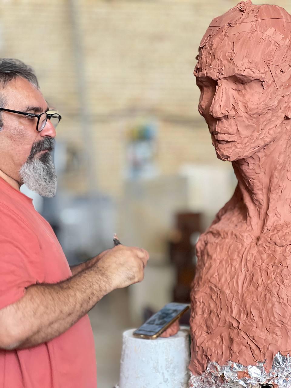 عکس کارگاه مجسمه سازی موسویان