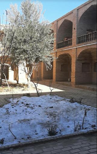 عکس مدرسه شاهرخیه بسطام