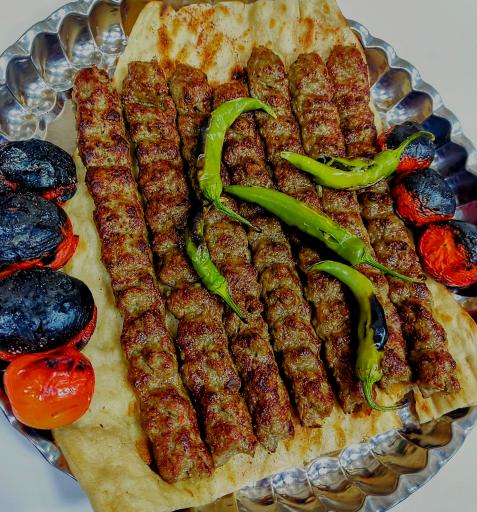 عکس کبابی میزبان ۳
