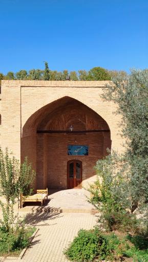 عکس مدرسه شاهرخیه بسطام