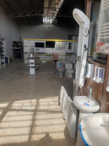 عکس فروشگاه تجهیزات ساختمانی