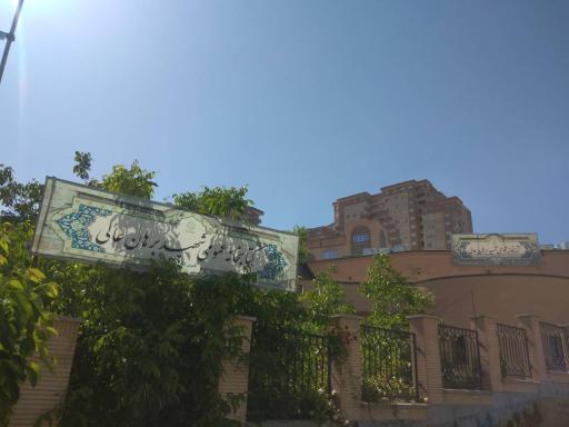 عکس کتابخانه‌ی ماموستا برهان عالی