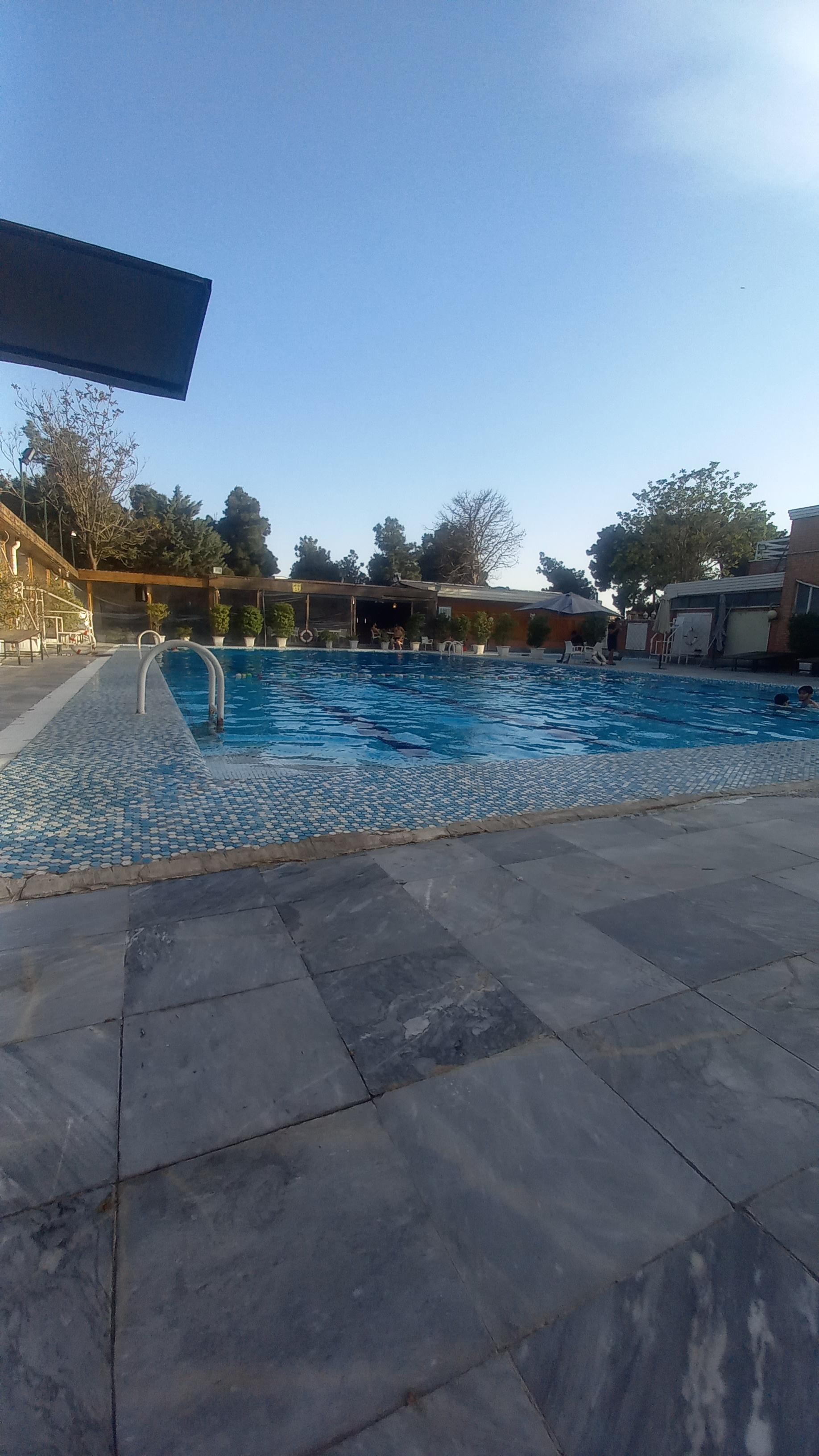 عکس استخر چهارفصل (روباز) بلوط ولنجک تهران