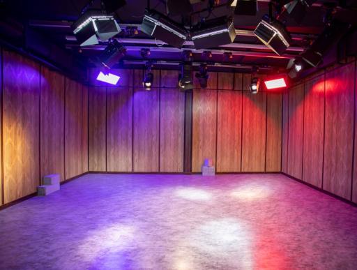 استودیو آیو