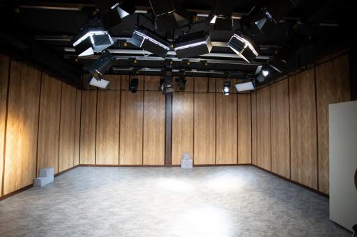 استودیو آیو