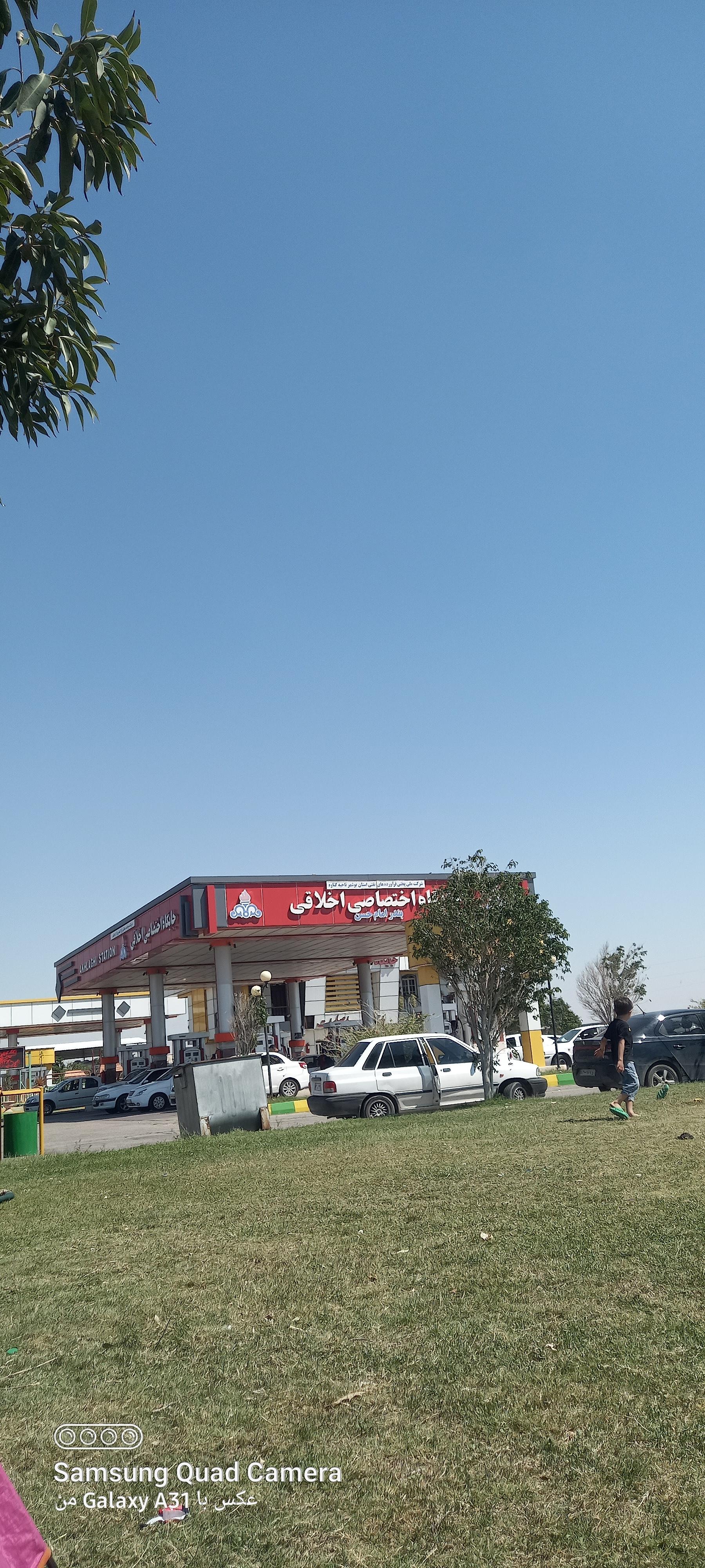 عکس پمپ بنزین اخلاقی بندر امام حسن