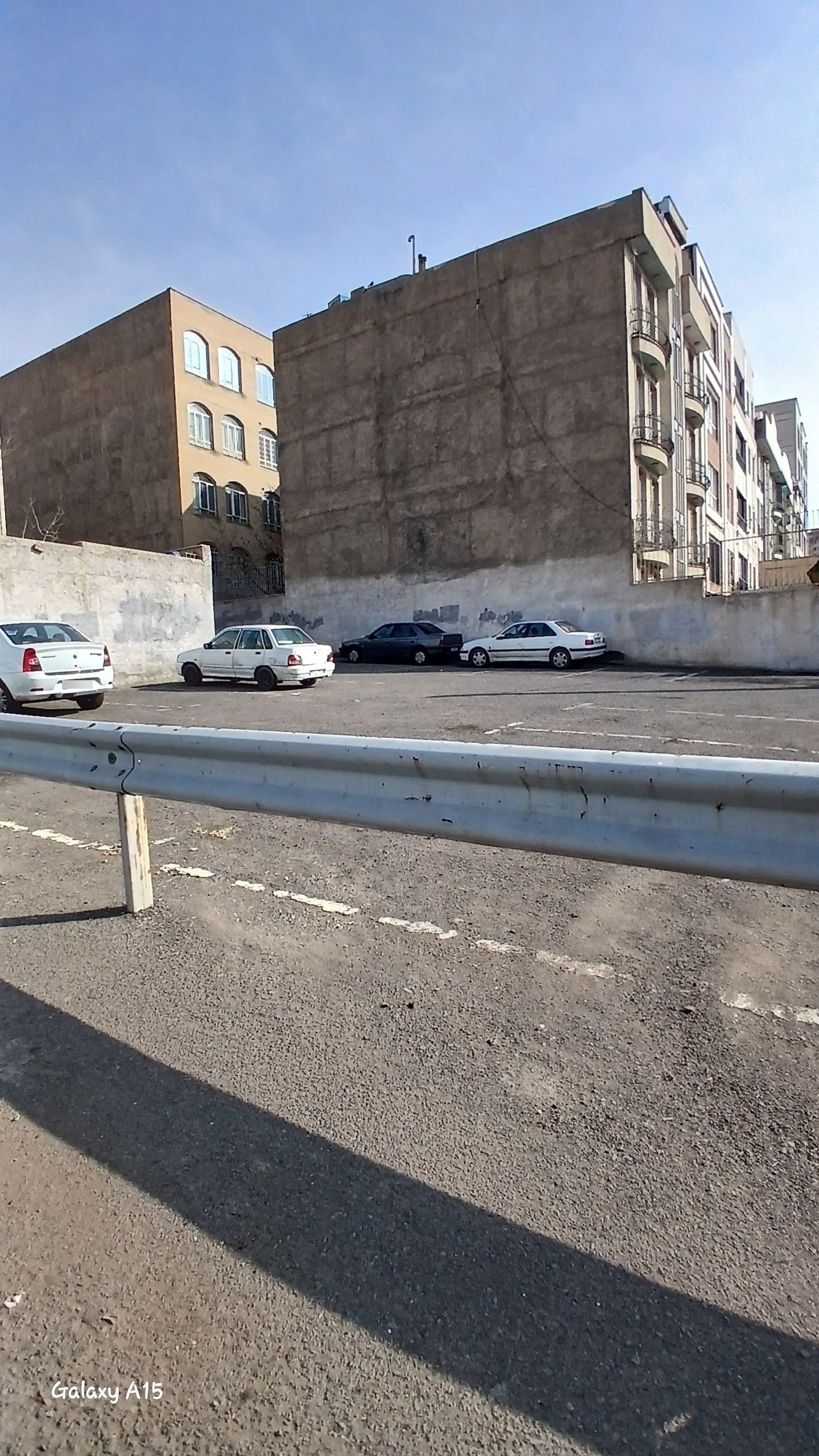 عکس پارکینگ همسطح عمومی 